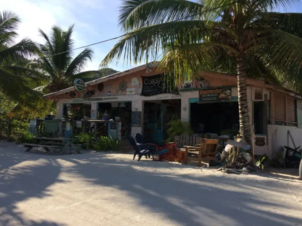 croisière Saint Martin BVI, vous découvrirez une île mixte française et Hollandaise, Saint Martin et le magnifique archipel des Îles Vierges Britanniques